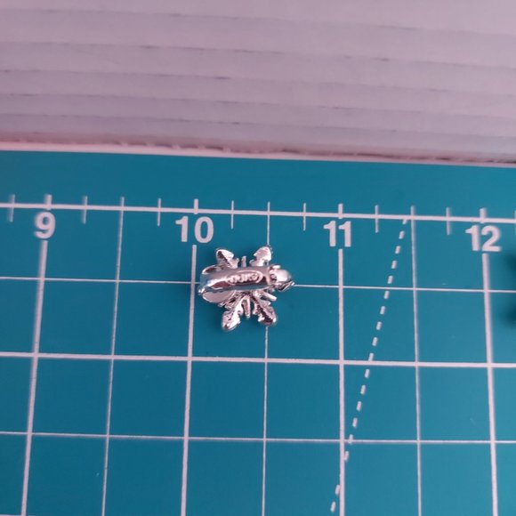 Vintage Avon Snowflake Earrings Rhinestones on Silver Tone LeverBack W/ Pinback - Picture 6 of 7